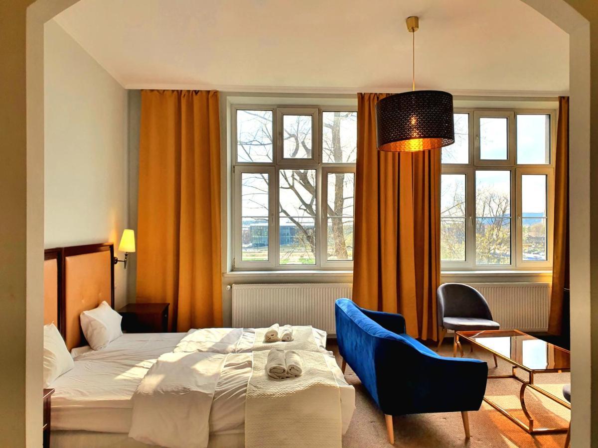 Holiday Suites Cracow クラクフ エクステリア 写真